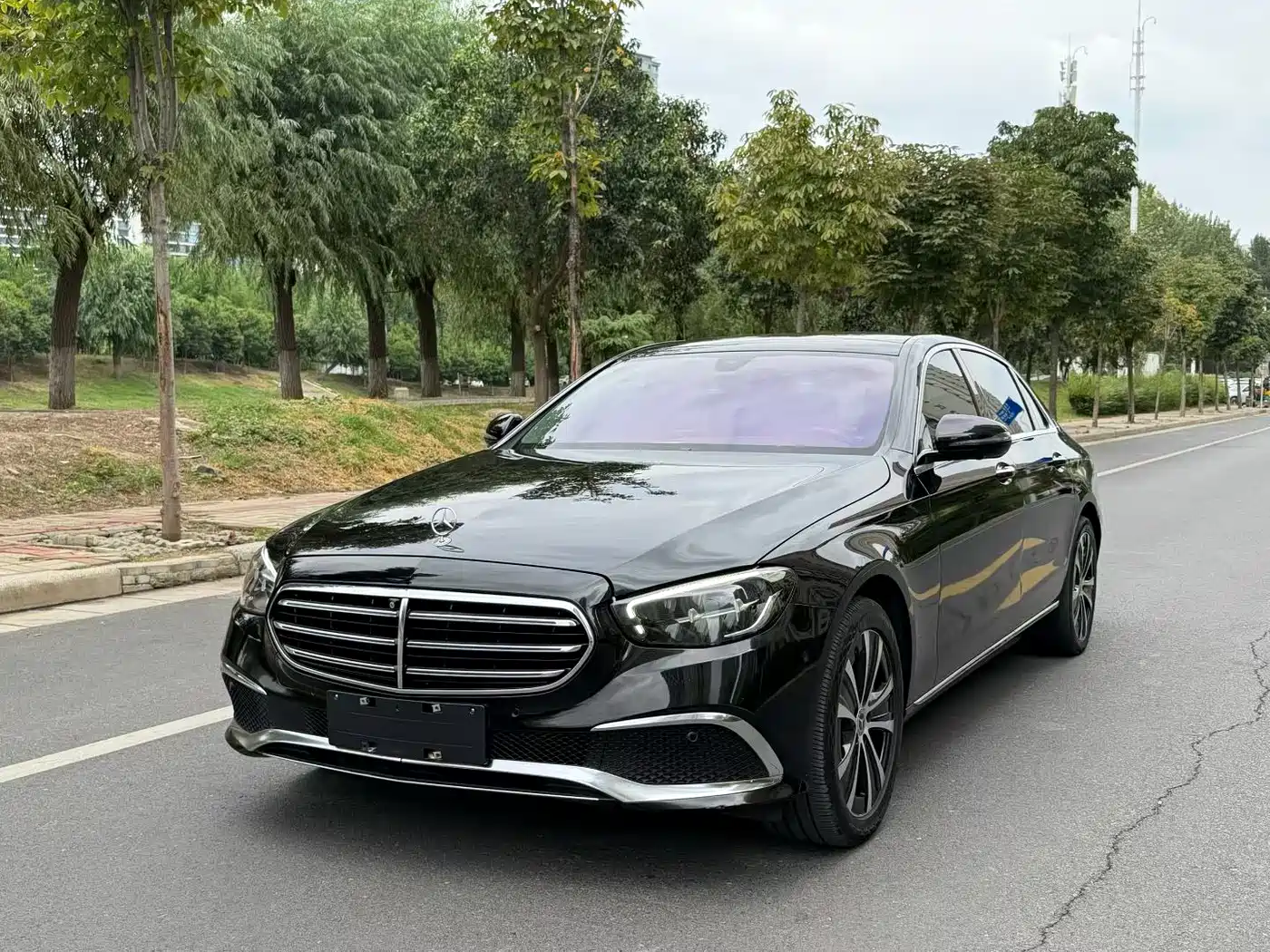 Mercedes-Benz Mercedes-Benz E-Class New Energy 2022 Facelift II E 350 e L Plug-in Hybrid Sedan