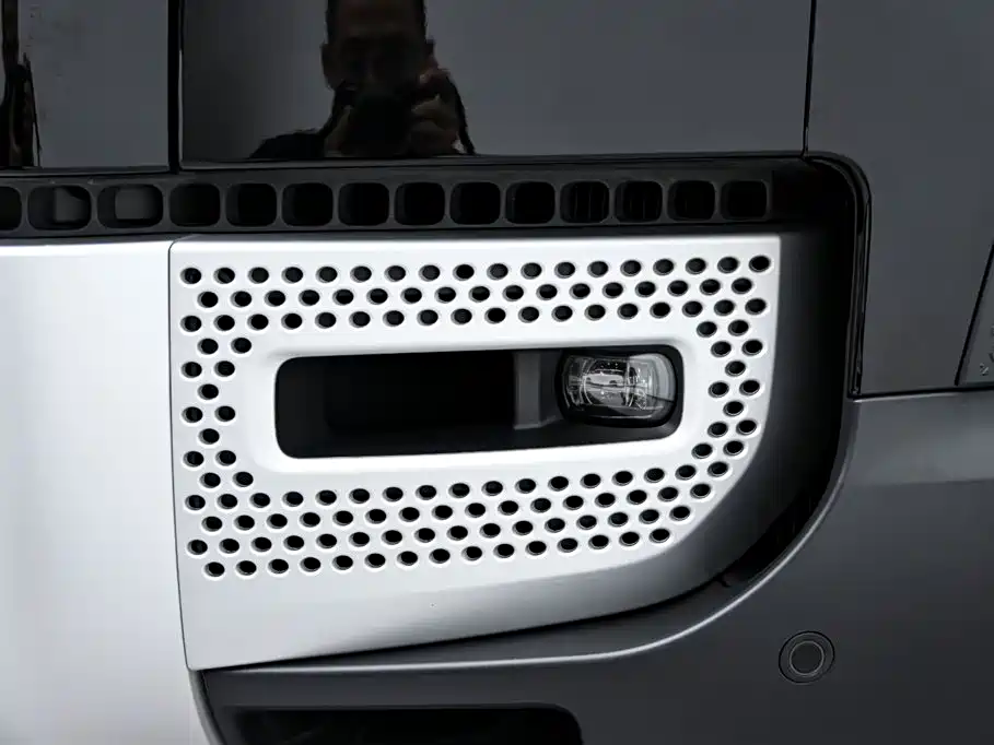 Land Rover Defender 2024 110 3.0T P400 Dark Special Edition фото 10
