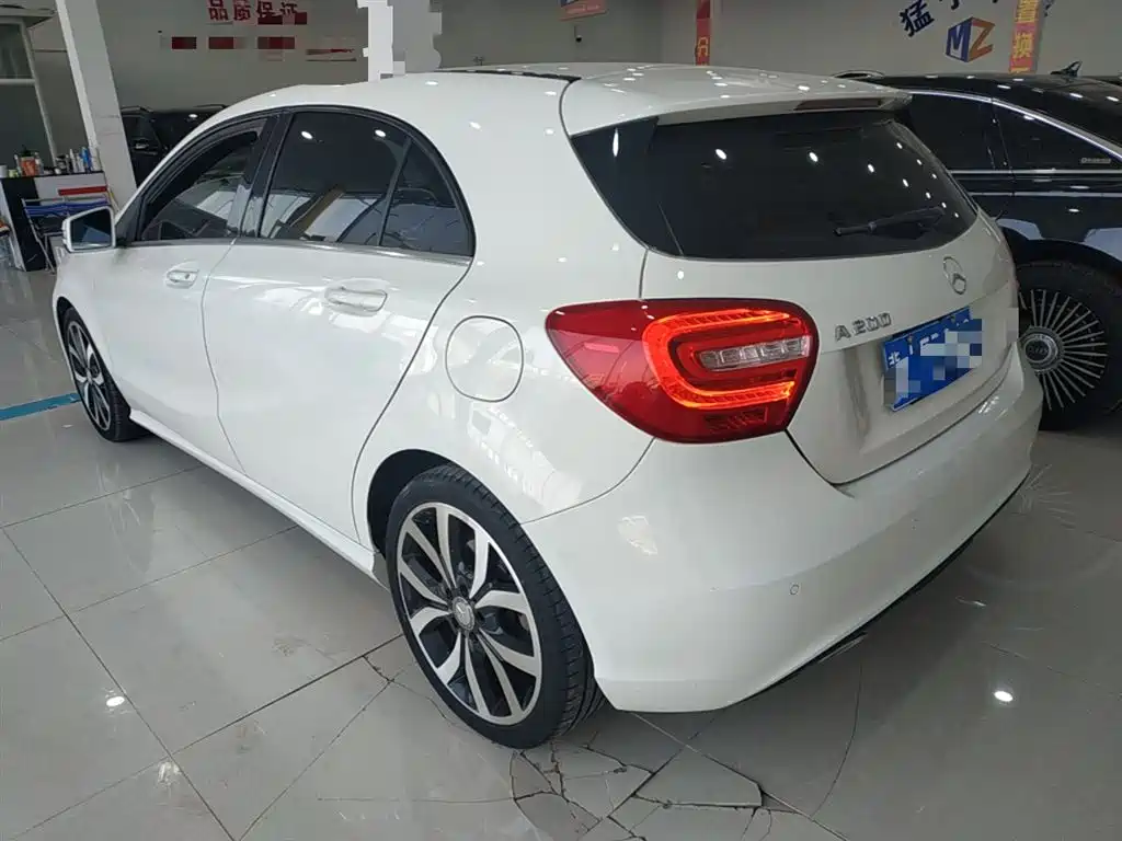 Mercedes-Benz A-Class (Import) 2015 A 200 Fashion фото 5