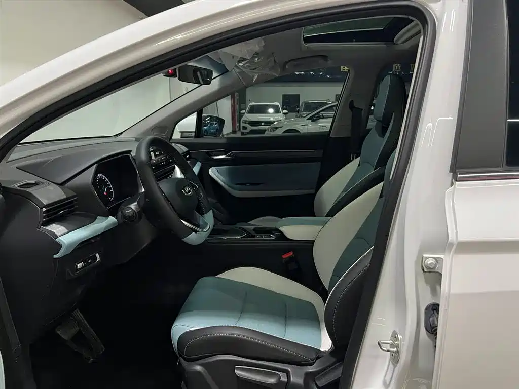 Geely Emgrand S 2023 2022 1.4T CVT Crossover Player