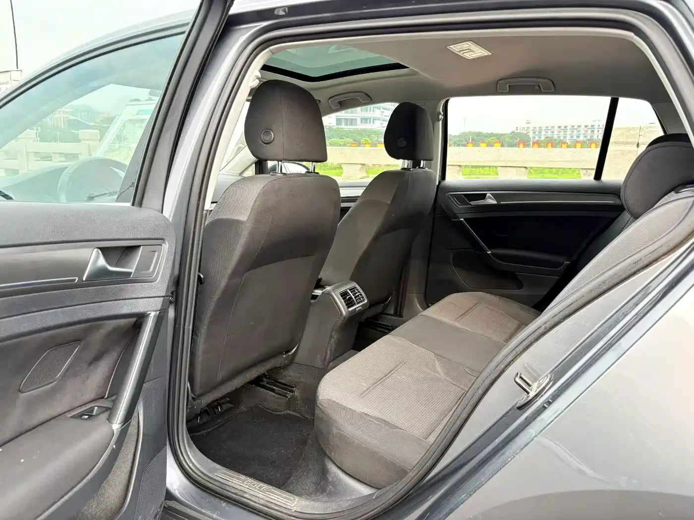 Volkswagen Golf 2014 1.6L Automatic Fashion Edition фото 54