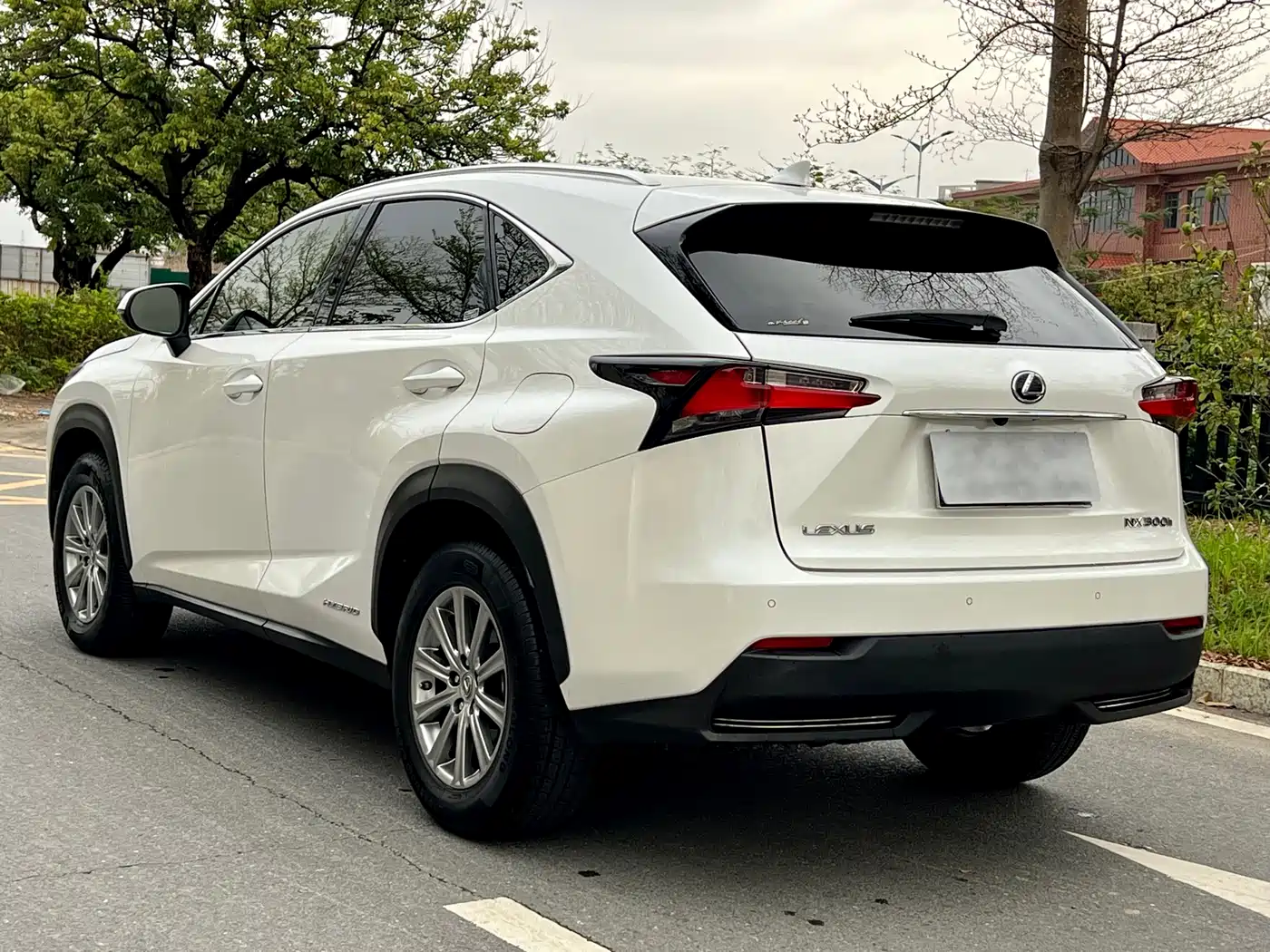 Lexus NX 2015 300h FWD Luxury фото 9