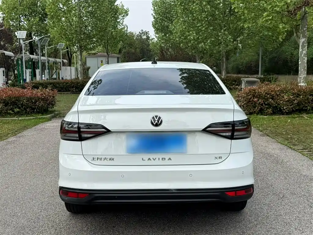 Volkswagen Lavida 2023 New Sharp 1.5L Auto Premium Edition фото 9