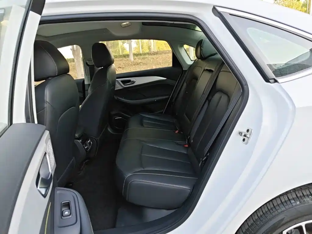 Photo 17 - Roewe i6 MAX EV