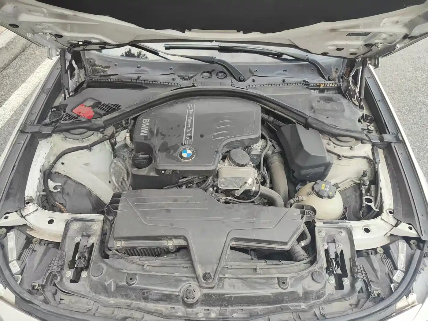 BMW 3 Series GT 2013 Model 320i Leading фото 13
