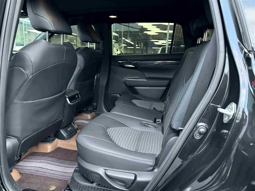 Toyota Crown Kluger 2022 2.5L HEV 4WD Luxury Edition фото 8
