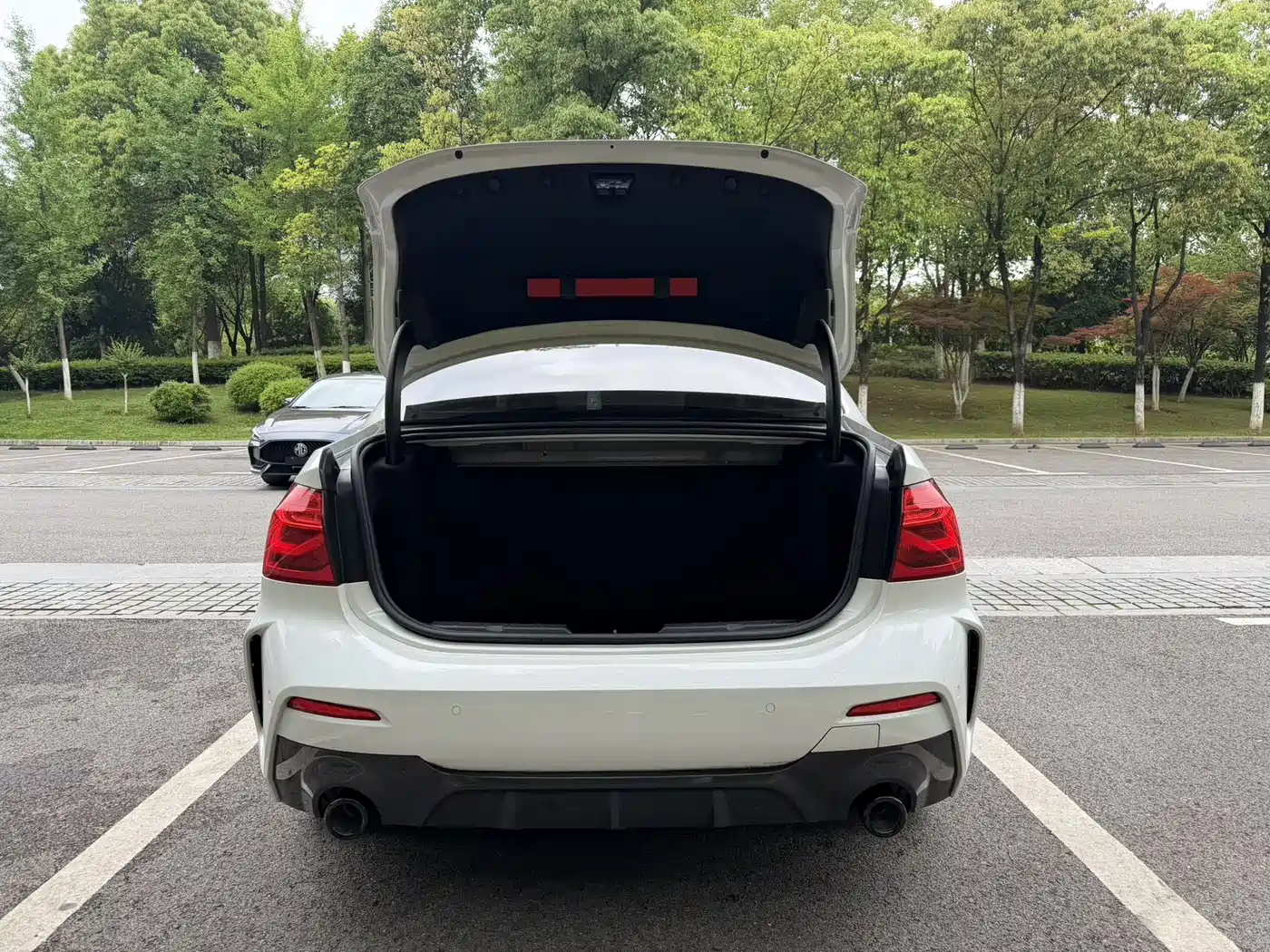 BMW 1 Series 2022 120i M Sport Shadow Edition фото 14