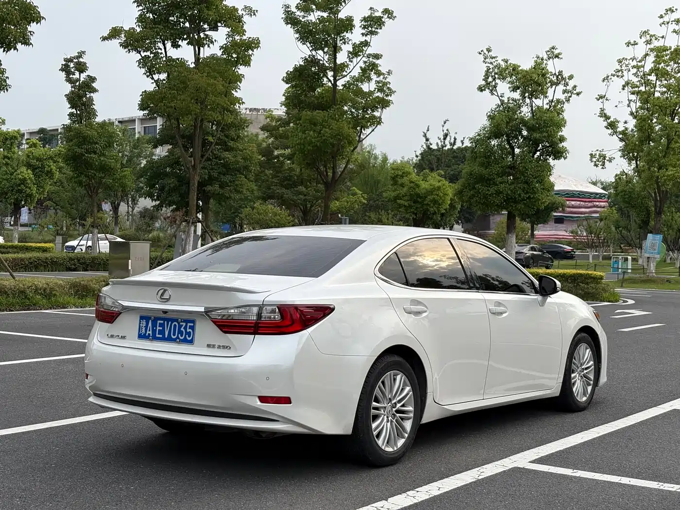 Lexus ES 2015 200 Elite Edition фото 4