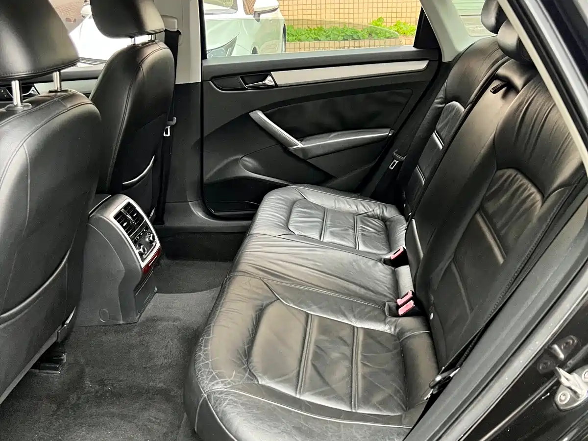 Volkswagen Passat 2011 1.8TSI DSG Honor Edition фото 7