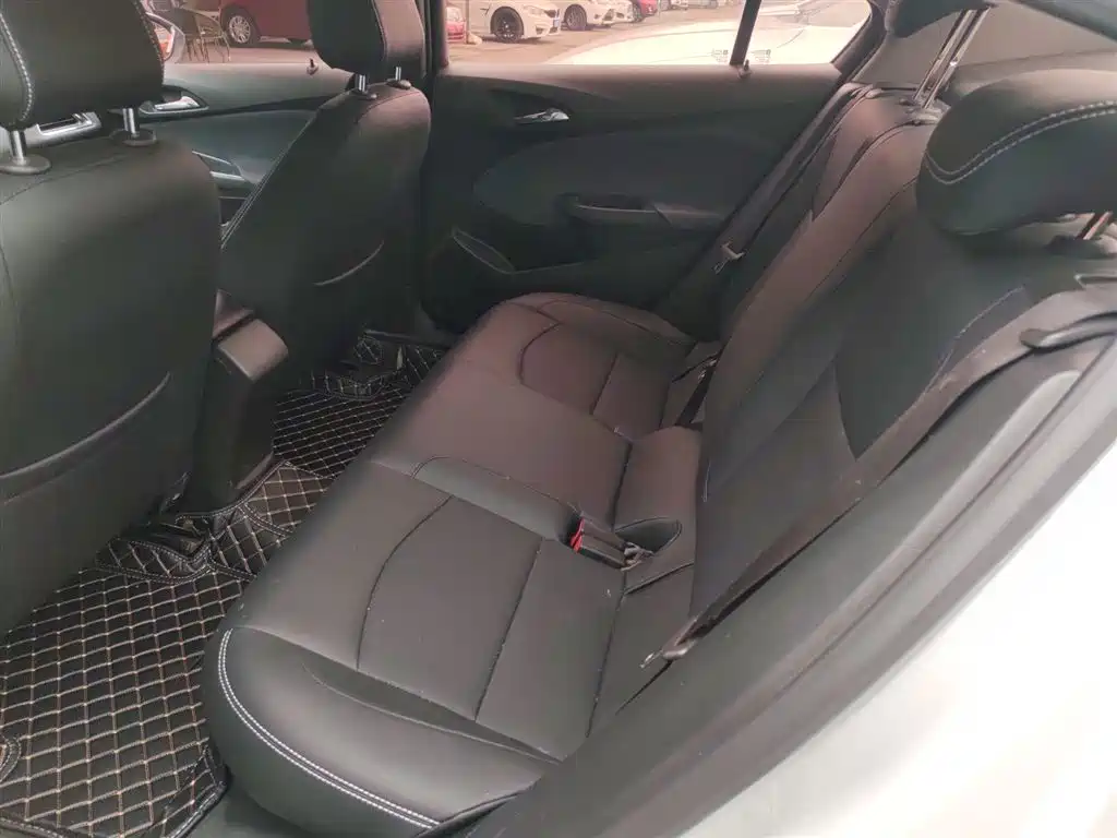 Chevrolet Cruze 2018 320 Automatic Pioneer Sunroof Edition фото 17