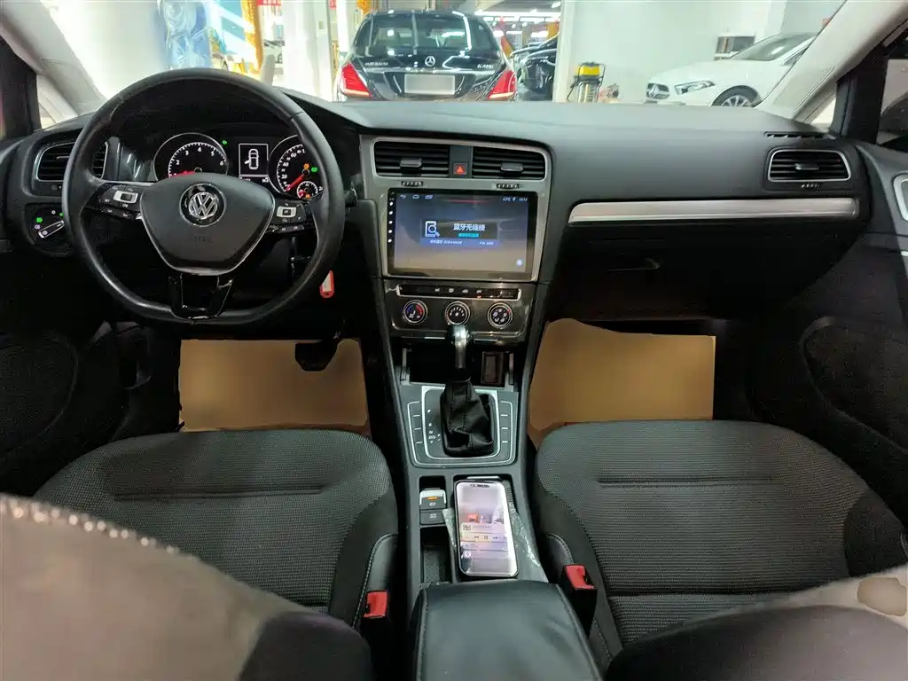 Volkswagen Golf 2018 1.6L Automatic Comfort фото 10