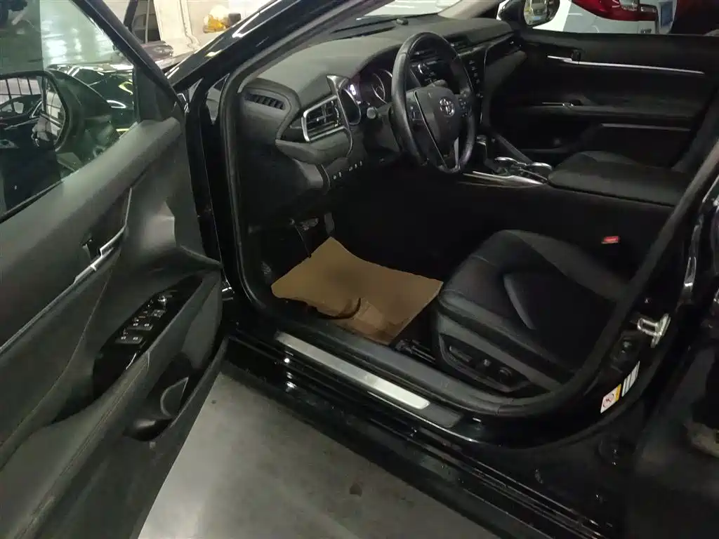 Toyota Camry 2018 2.5G Luxury Edition фото 12
