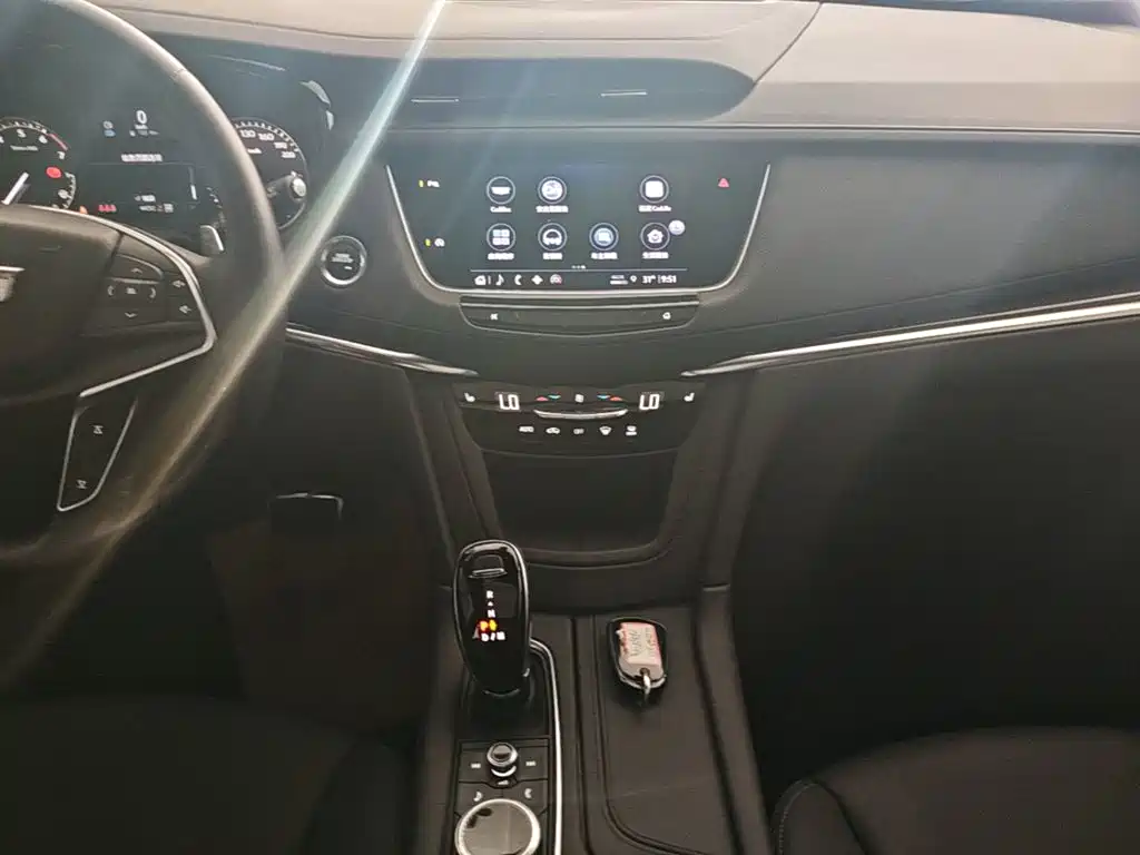 Photo 13 - Cadillac XT5