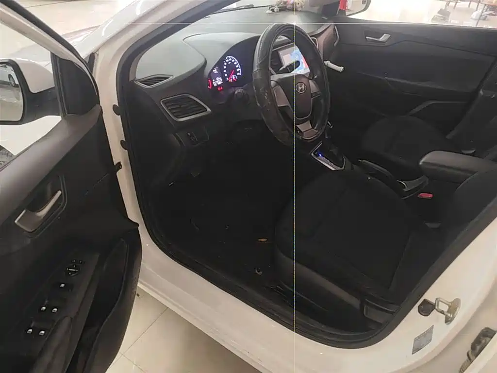Hyundai Verna 2016 1.4L Automatic Cool Edition GLS фото 16