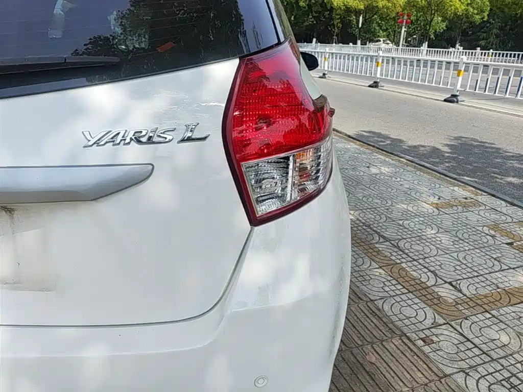 Toyota YARiS L Zhi Xuan 2015 1.5E Auto Charming Edition фото 8