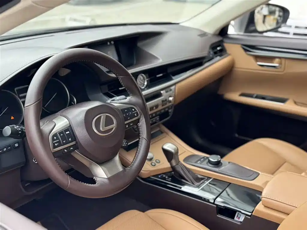Lexus ES 2015 300h Comfort Edition фото 7