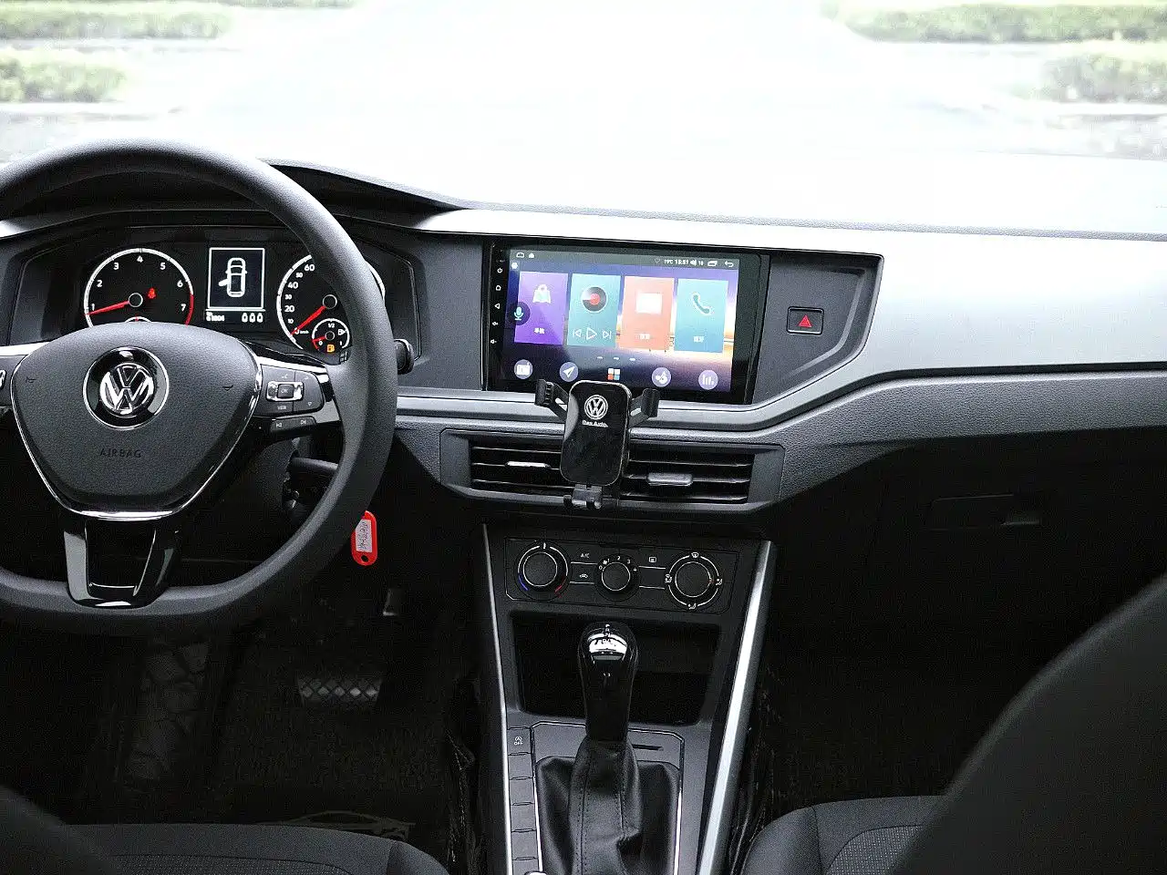 Volkswagen Polo 2019 Plus 1.5L Automatic Panorama Enjoyment Edition фото 4
