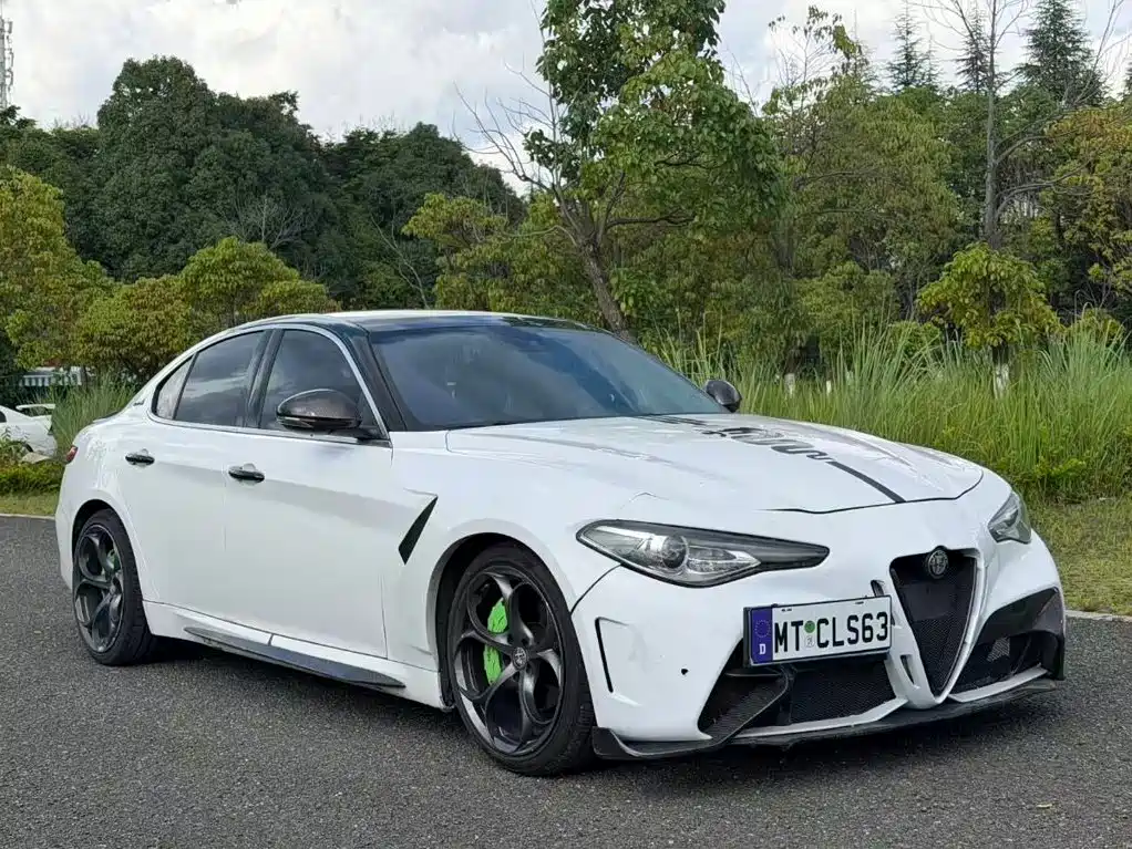 Alfa Romeo Giulia 2017 2017 2.0T 200HP Luxury Edition