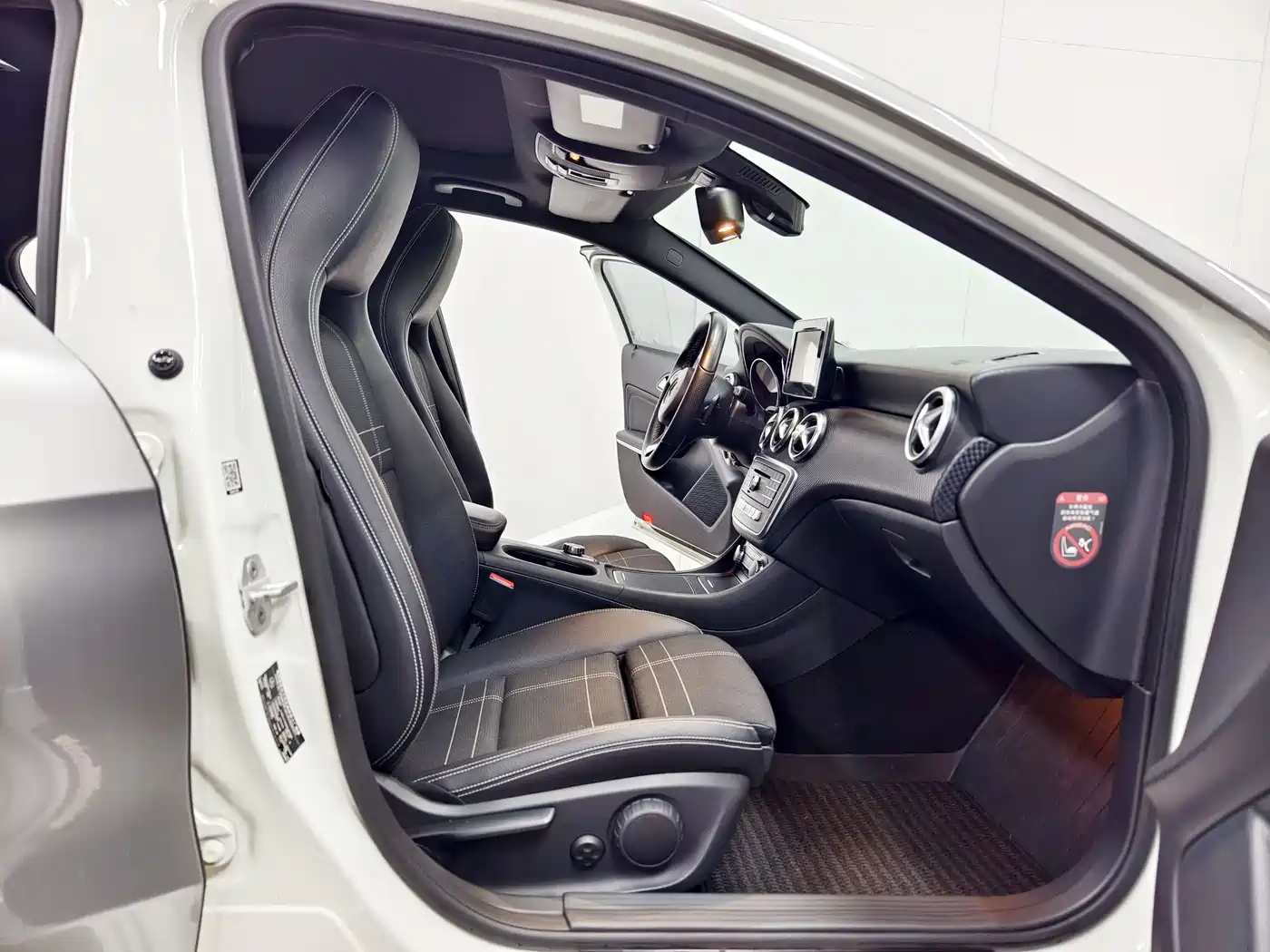 Mercedes-Benz A-Class (Import) 2017 A 200 Fashion Edition фото 14