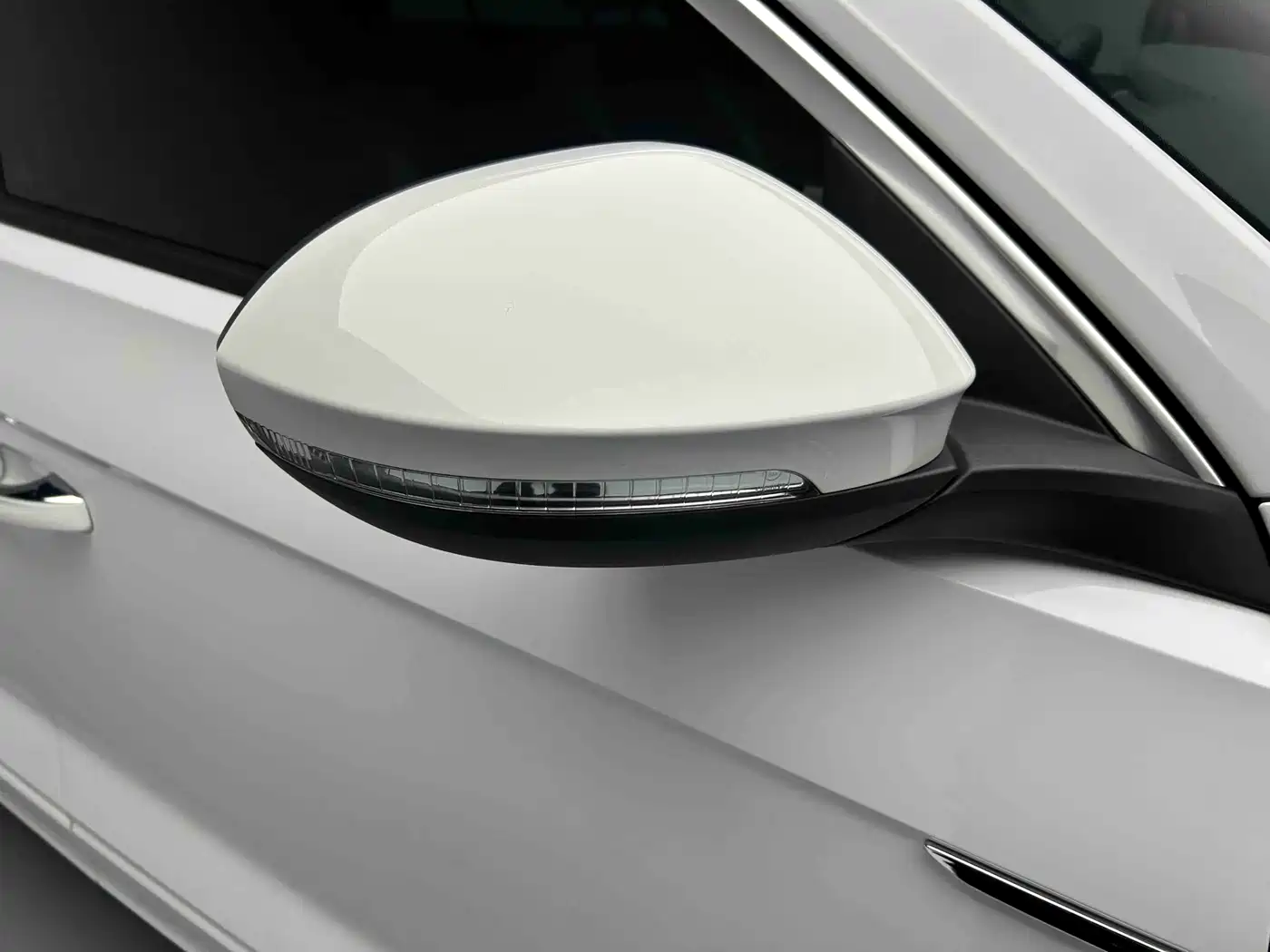 Volkswagen T-ROC 2023 300TSI DSG 2WD Dawn Edition фото 16