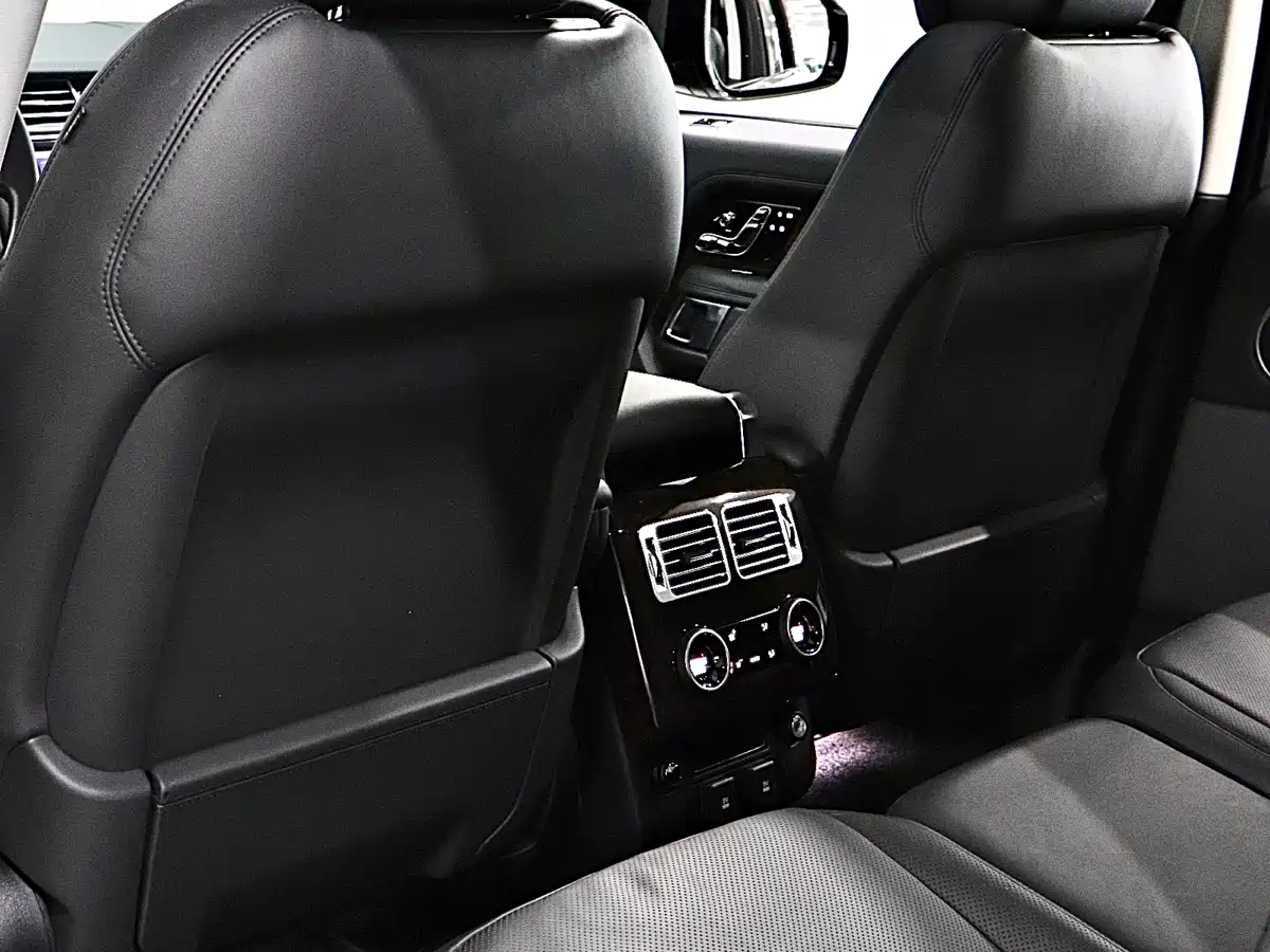 Land Rover Range Rover 2020 3.0 L6 Heritage Edition фото 13