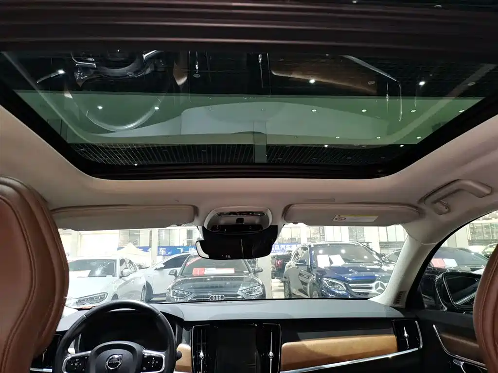 Фото 8 - Volvo S90