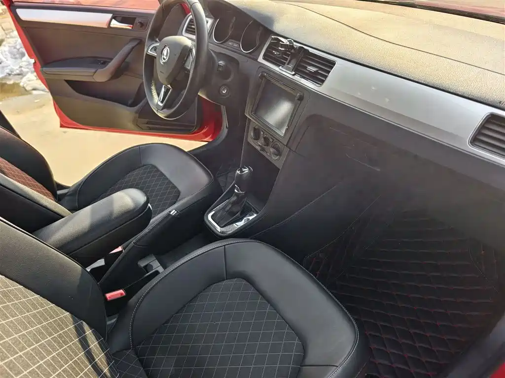 Škoda Skoda Rapid Spaceback 2018 1.6L Automatic Comfort фото 15