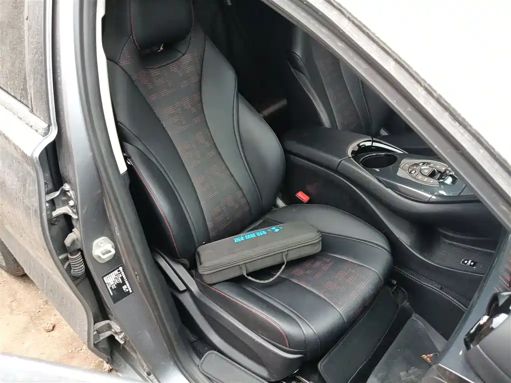 BYD E2
