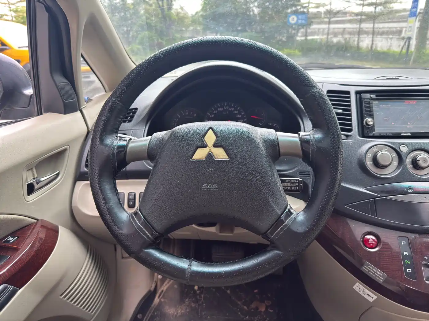 Mitsubishi Grandis 2009 2.4 6-Seater Elite Version фото 15