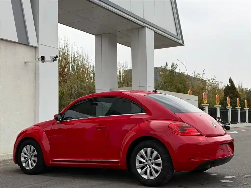 Volkswagen Beetle 2016 Model 180TSI Club Edition фото 7