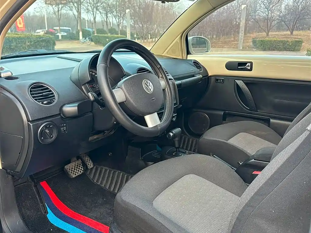 Volkswagen Beetle 2010 Model 1.6 AT фото 7