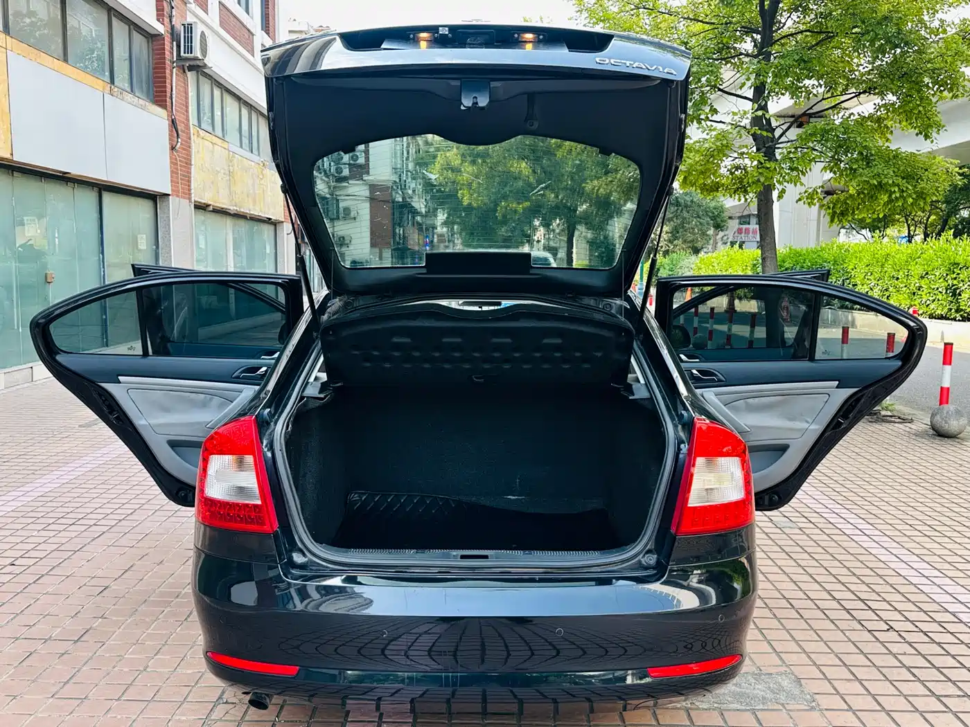 Škoda Octavia 2014 1.6L Auto Yijie Edition фото 19