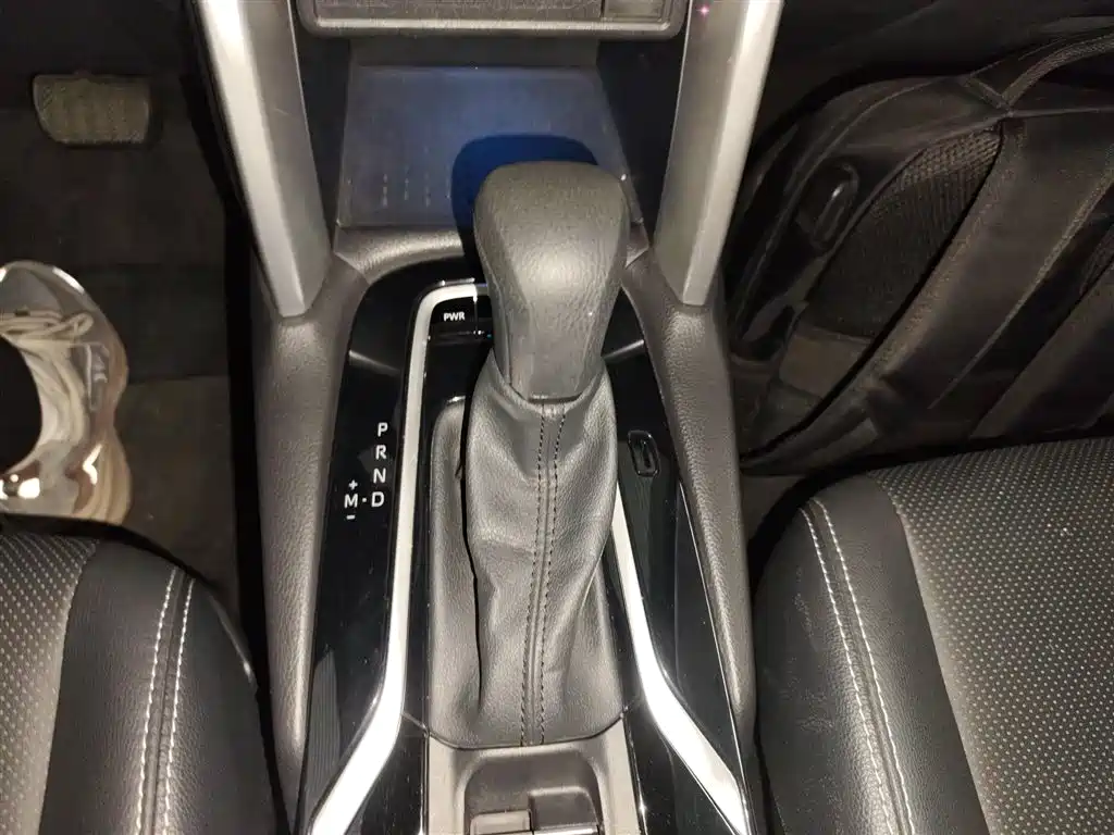 Toyota Frontlander 2022 2.0L CVT Luxury PLUS Edition фото 14