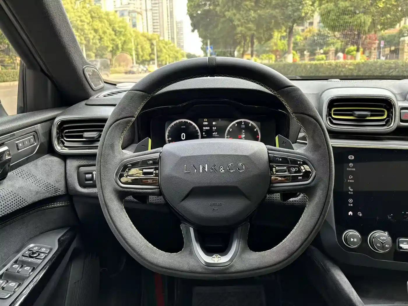 Lynk & Co 03 2021 03+ 2.0TD Auto Wind Rider Edition фото 4