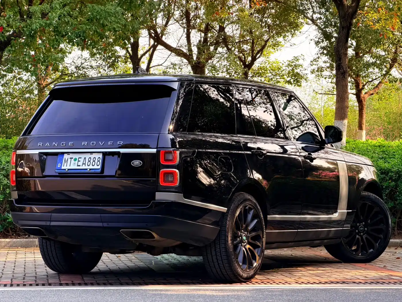 Land Rover Range Rover 2021 3.0 L6 Golden Age Edition фото 23