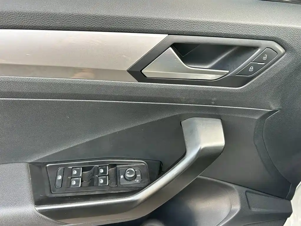 Volkswagen T-Roc, миниатюра 17
