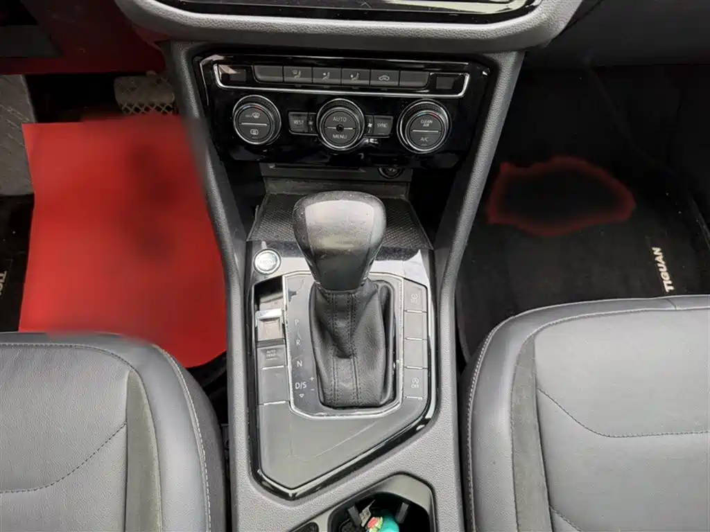 Volkswagen Tiguan L 2019 330TSI Automatic 2WD Panorama Comfort Edition China VI фото 12