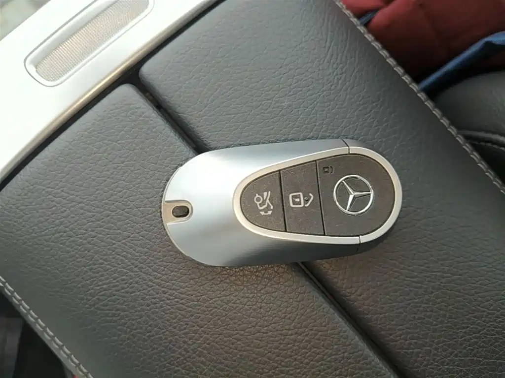 Mercedes-Benz C-Class 2023 Facelift C 200 L Sport Edition фото 9