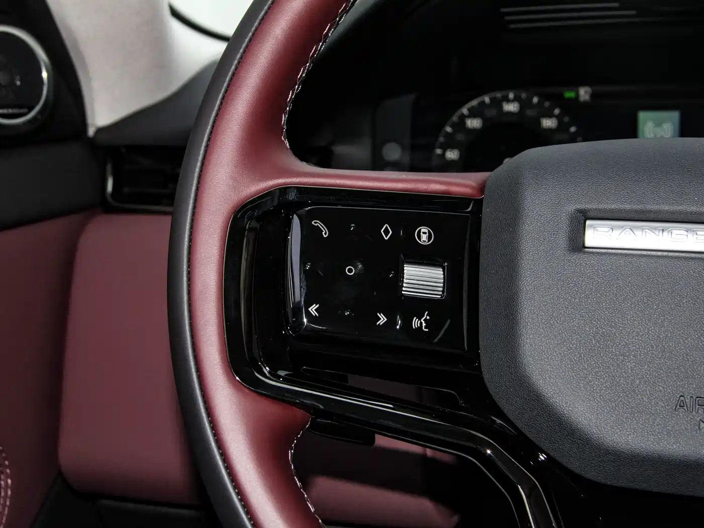 Land Rover Range Rover Evoque 2024 Range Rover Evoque L 249PS Light Master Edition фото 17