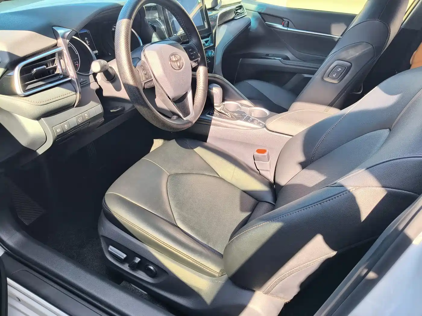 Toyota Camry 2023 Hybrid 2.5HGVP Leading Edition фото 6