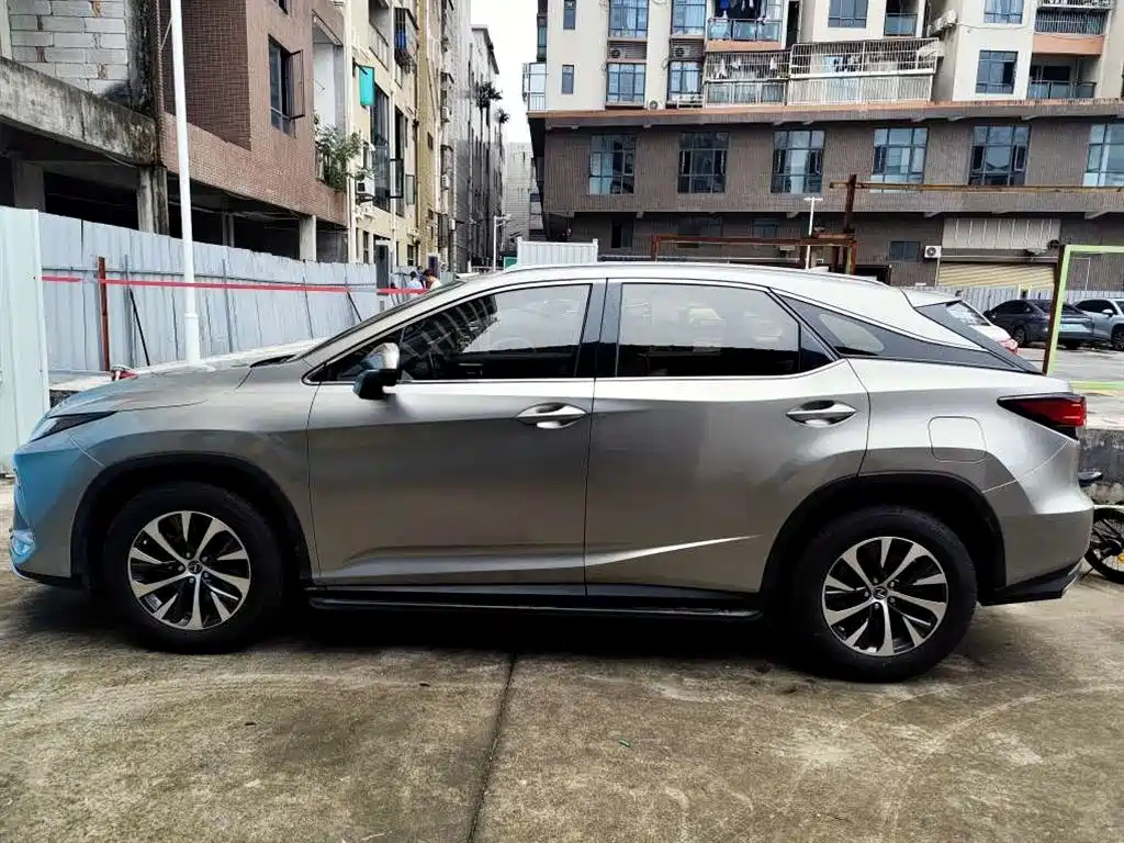 Фото 3 - Lexus RX