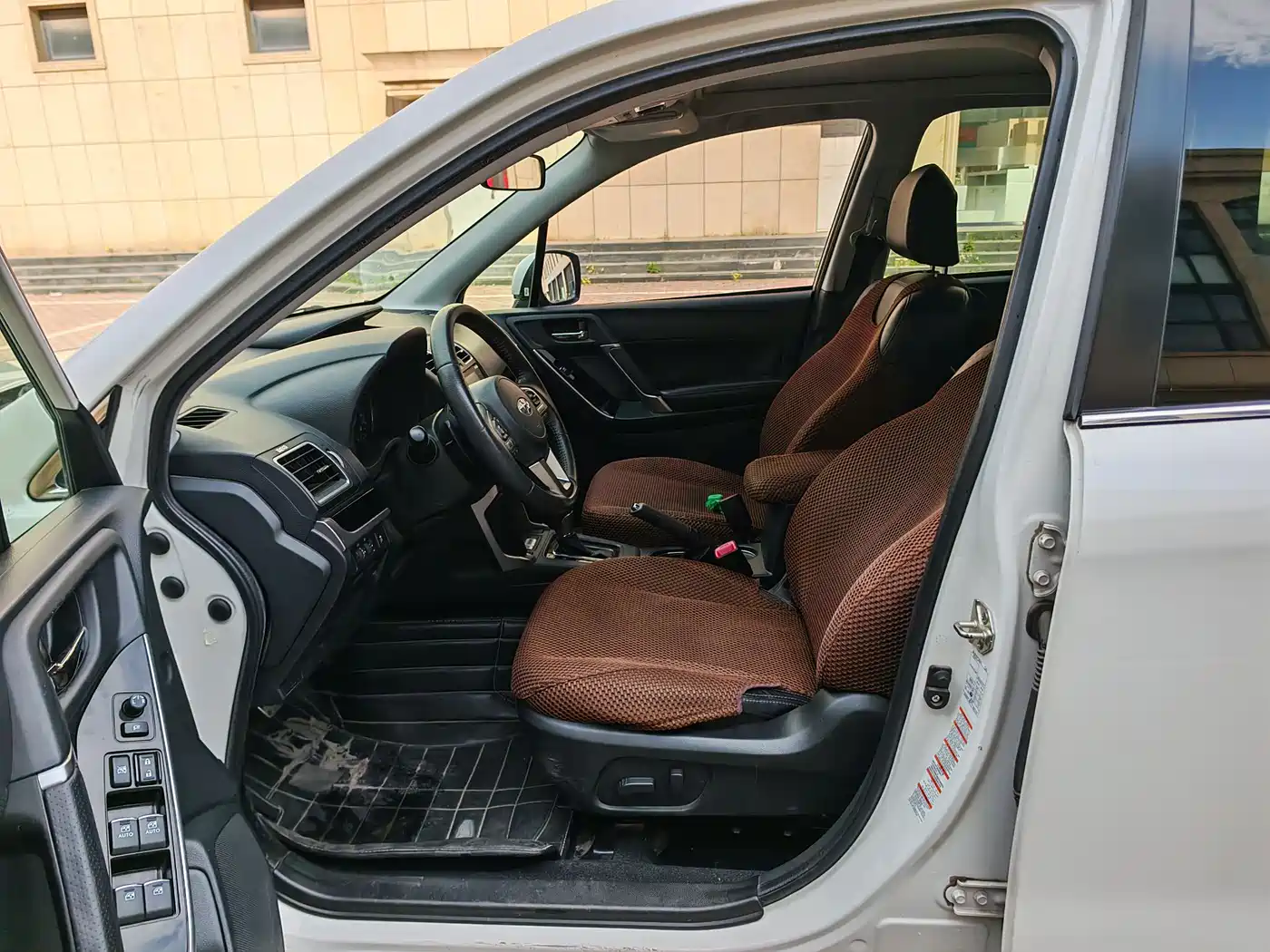 Subaru Forester 2016 2.0i Fashion Navigation Edition фото 8