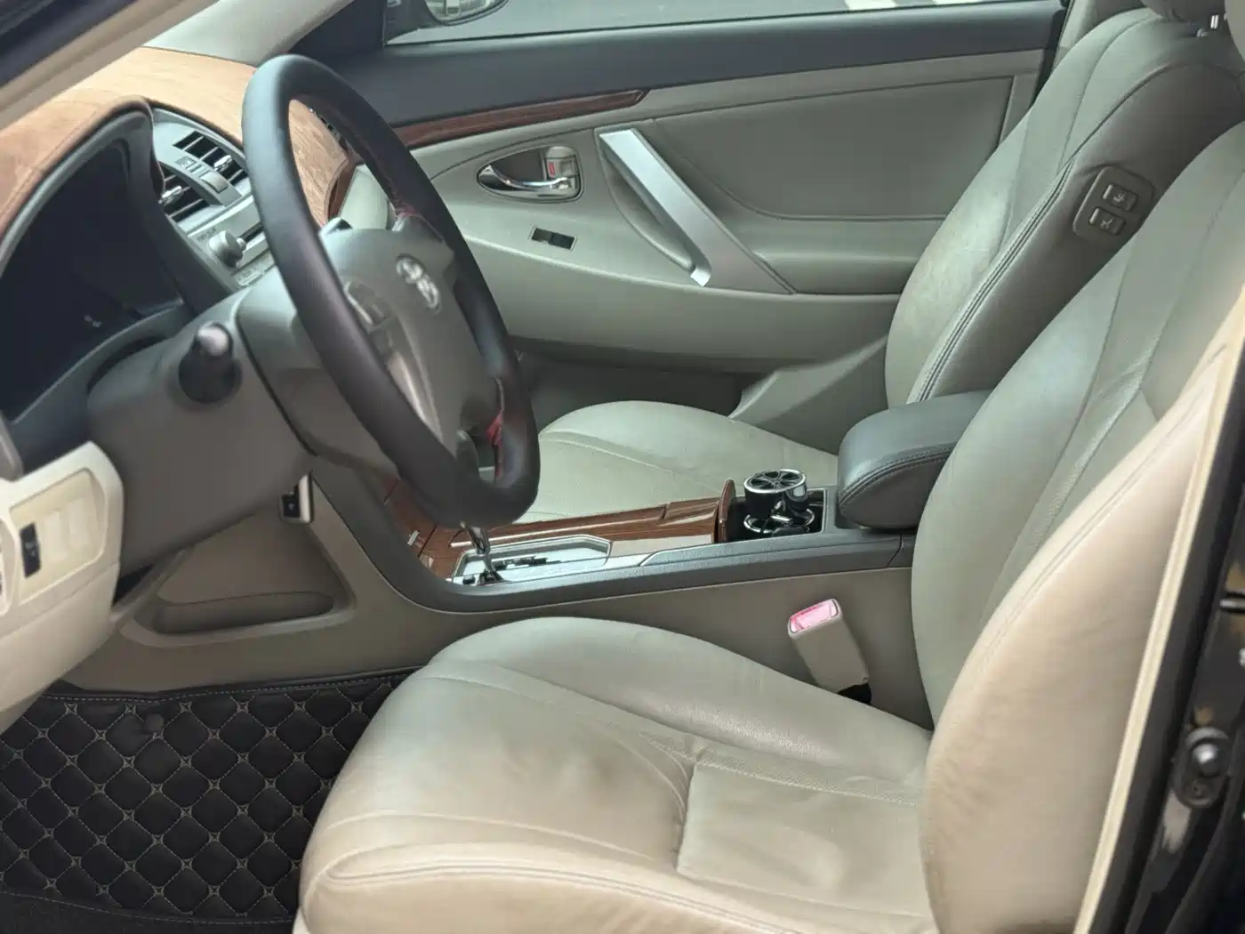 Toyota Camry 2013 200G Classic Luxury Edition фото 19