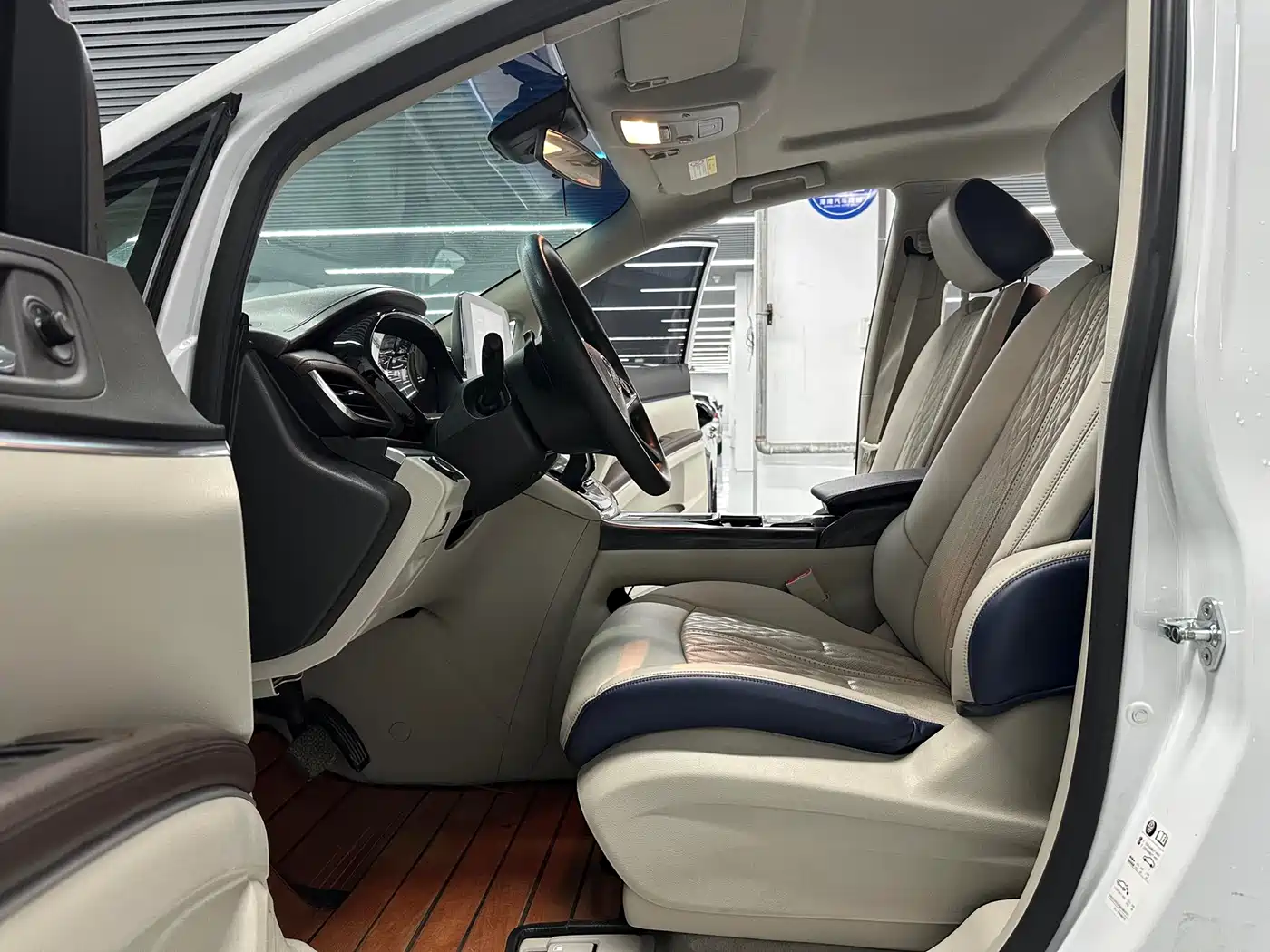 Buick GL8 2022 Land Business Class 652T Comfort фото 4