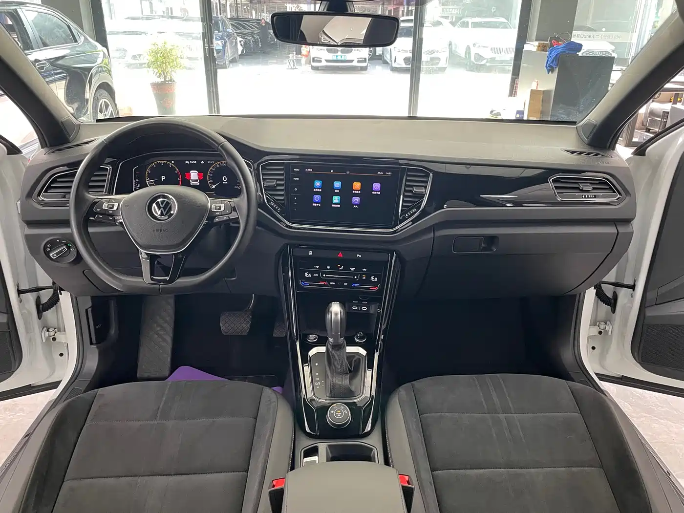 Volkswagen T-ROC 2021 Facelift 280TSI DSG 4WD Luxury Smart Connect Edition фото 8