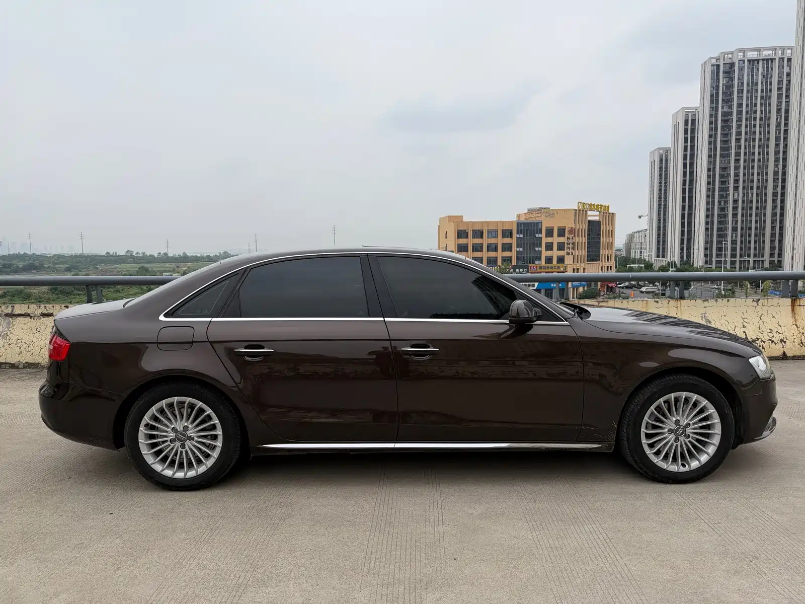 صورة 12 - Audi A4L