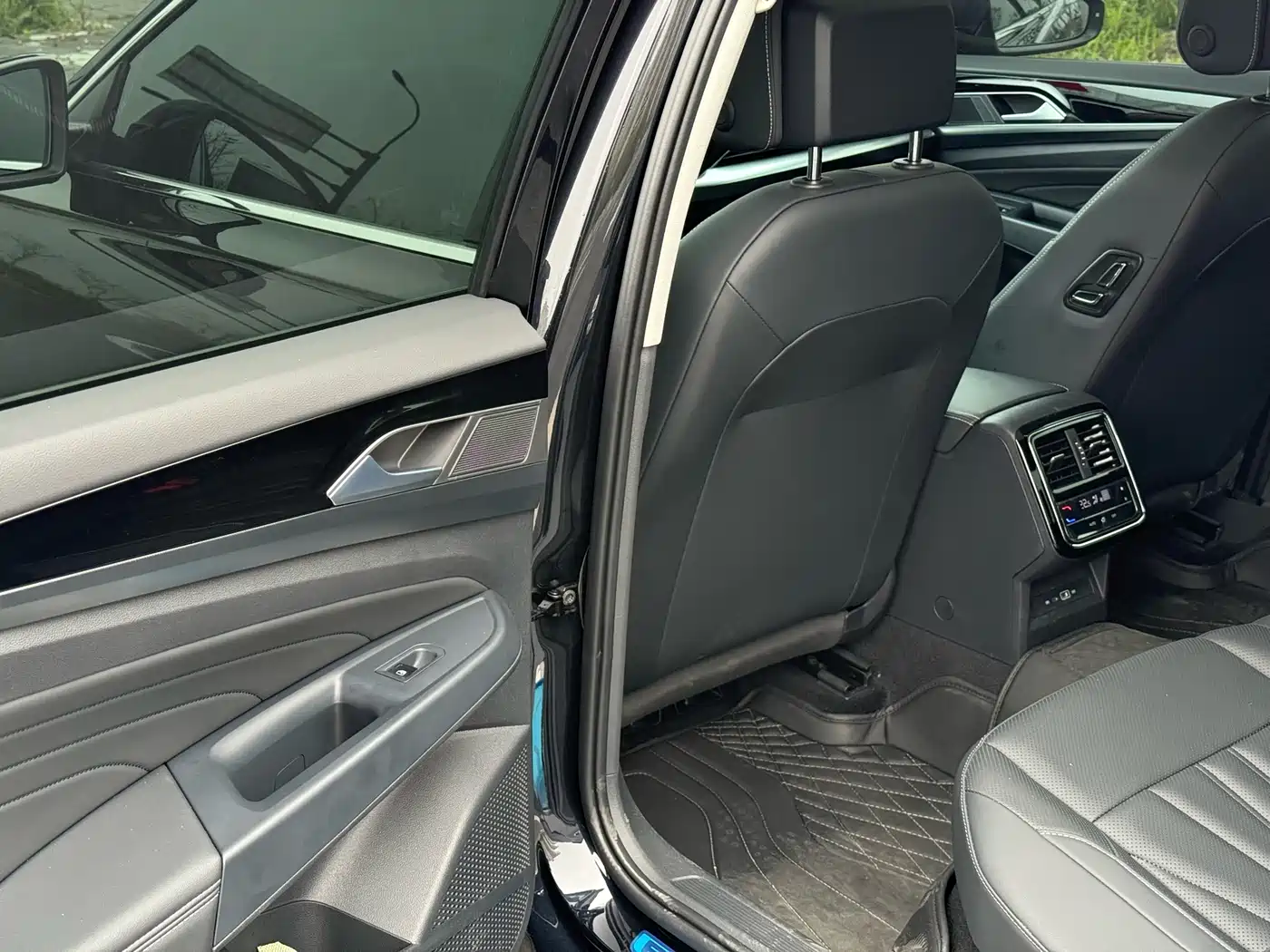 Volkswagen Passat 2025 Outstanding 380TSI Dragon Soaring Edition фото 9