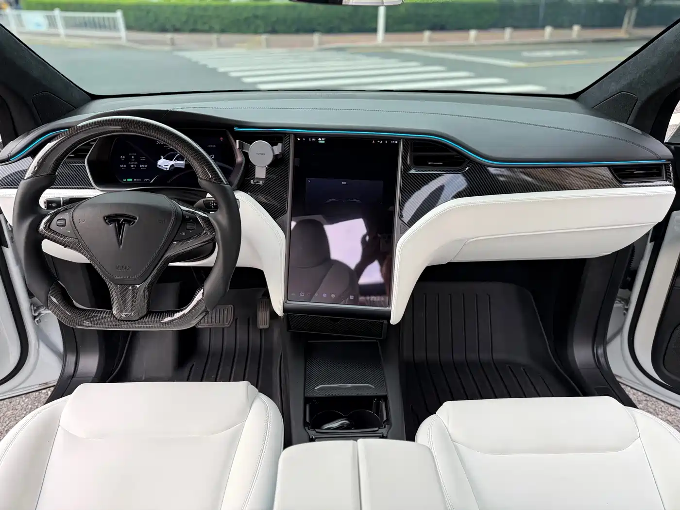Photo 5 - Tesla Model X