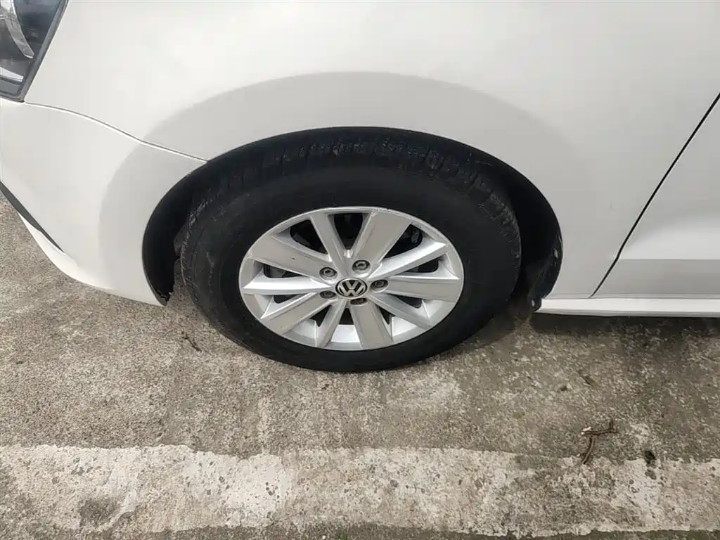 Volkswagen Polo 2016 1.4L Manual Trend фото 23