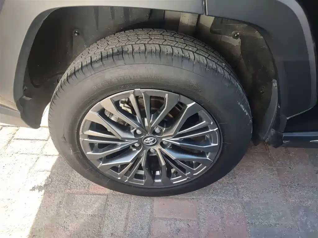 Toyota Wildlander 2023 Hybrid 2.5L E-CVT FWD Luxury PLUS Edition фото 20